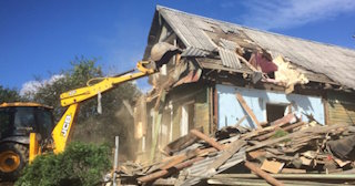 Промышленный демонтаж пристроек к дому в Елабуге | Цены от 577 руб. за м2